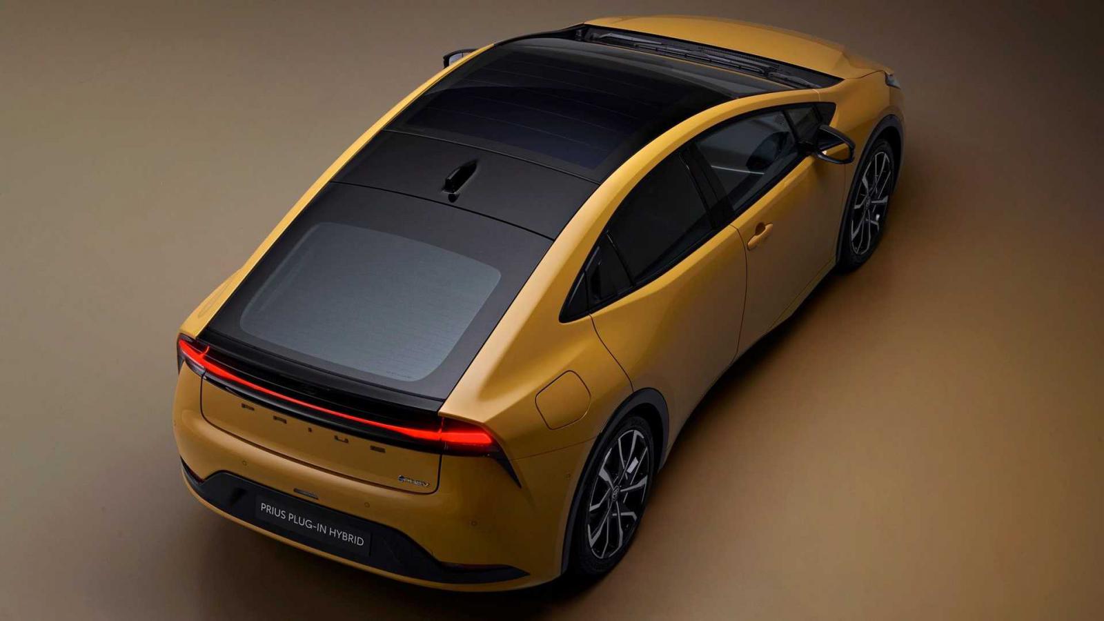 Πρεμιέρα για το νέο PHEV Toyota Prius με 223 άλογα  